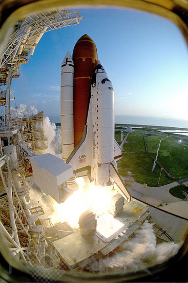 Launch of the Space Shuttle Discovery STS-51. Sep 12 1993