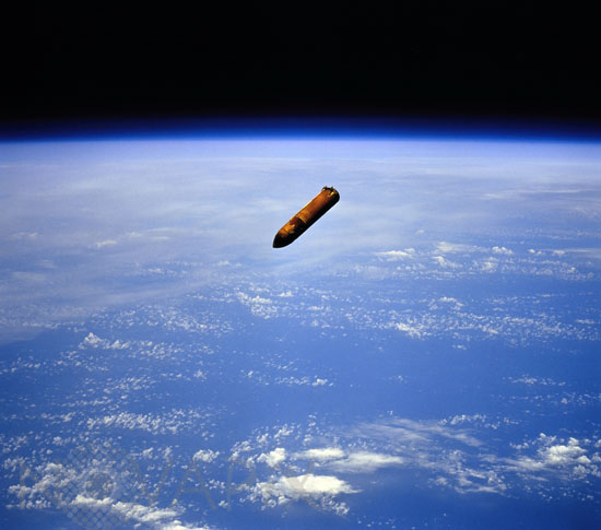 STS-55 Columbia's external tank falls back to Earth