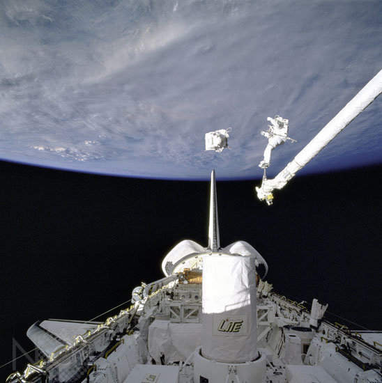 Astronauts Carl Meade and Mark Lee EVA
