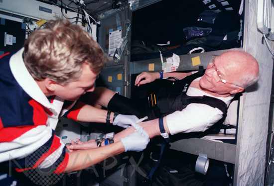 J.Glenn dans la navette Discovery STS-95 -1998