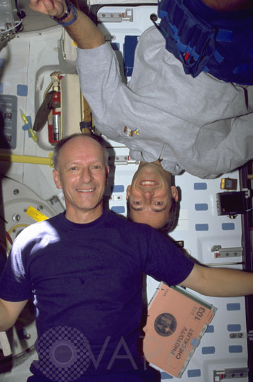 C. Nicollier and JF. Clervoy in weightlessness 12/1999