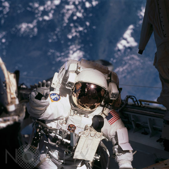 Astronaut Patrick Forrester in space. 08/2001