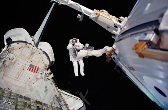 Extravehicular activity 08/2001
