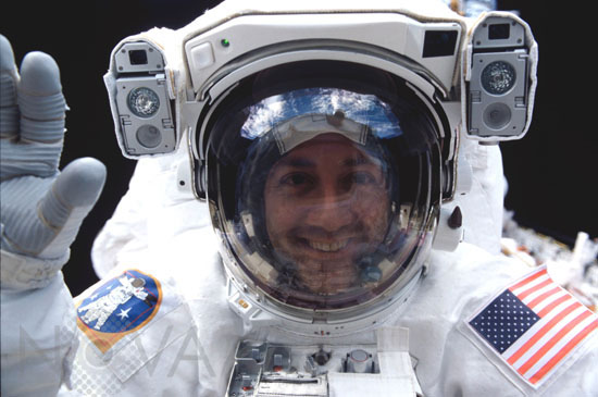 M.Massimino during extravehicular activity. 03/2002