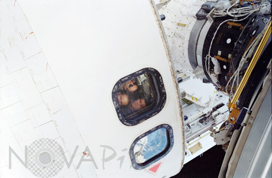 Navette Atlantis STS110 vue d'ISS  04/2002