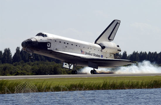 Landing of space shuttle Atlantis. 10/2002