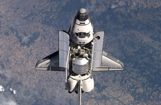 Discovery is manoeuvring seen from ISS 07/2005
