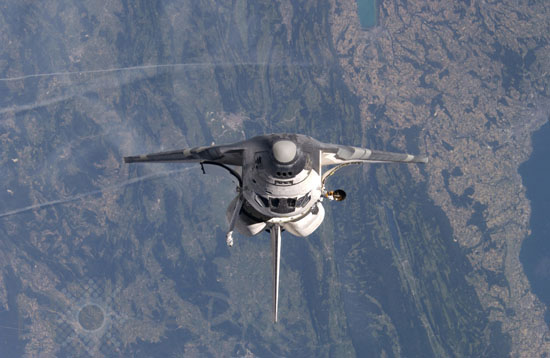 Discovery is manoeuvring seen from ISS 07/2005