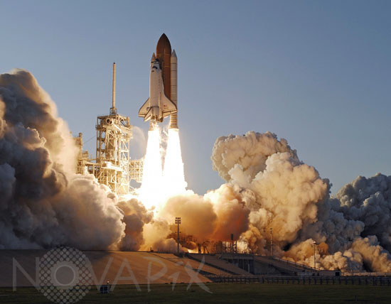 Launch of the space shuttle Atlantis 06/2007