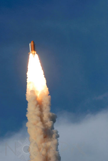 Launch of the space shuttle Atlantis 06/2007