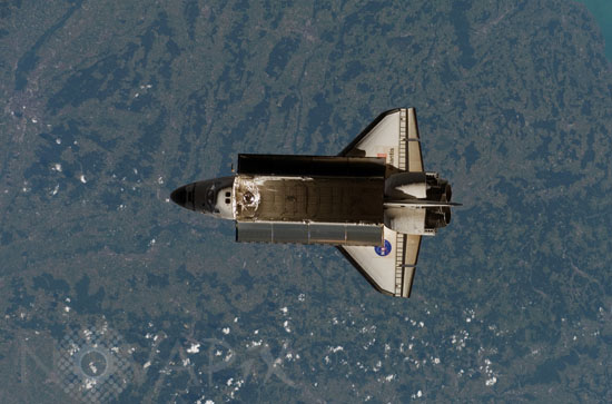 Atlantis seen from the International Space station - 06/2007