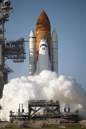 Launch of Shuttle Discovery STS-133. 02/2011