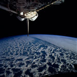 Navette Columbia STS-62 au-dessus de la Terre