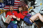 Astronautes en pré-respiration dans la navette Atlantis