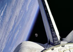 La Terre et la Lune vues depuis la navette Discovery 