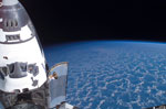 Terre et navette spatiale