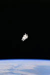 Sortie extra-véhiculaire de B.McCandless STS-41-B-02/1984
