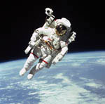 Sortie extra-véhiculaire de B.McCandless STS-41-B-02/1984