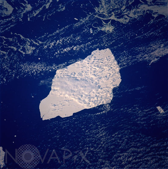 Iceberg à  la dérive