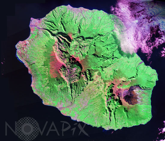 Ile de la Réunion vue par Landsat 7. 2000