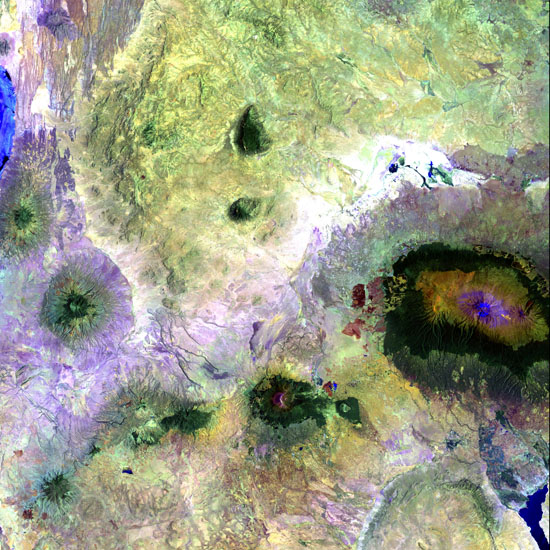 Le Kilimandjaro vu par Landsat 7. 02/2000