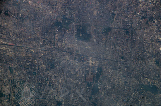 Pekin vue depuis la station spatiale en 2003