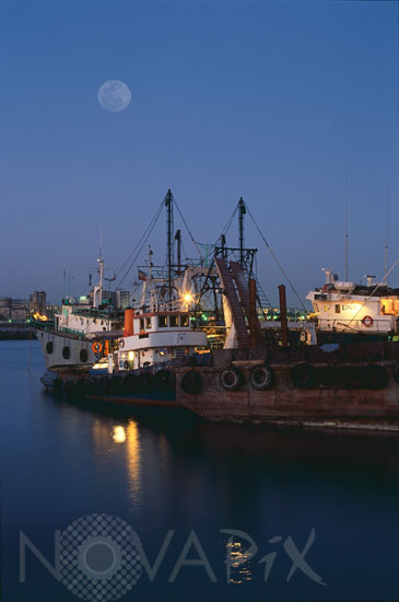 Pleine Lune sur le port de Bandar-Abbas