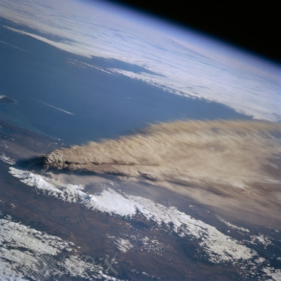 Eruption du volcan Kliuchevskoi (Russie) vue depuis l'espace