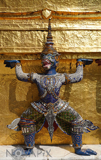 Wat Phra Kaeo - Chedi Doré - Singe
