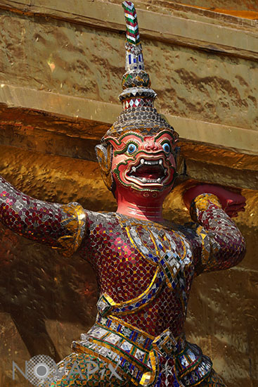 Wat Phra Kaeo - Chedi Doré - Singe