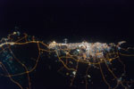 Dubai vue de nuit depuis l'espace