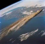 Eruption du volcan Kliuchevskoi (Russie) vue depuis l'espace