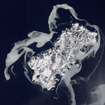 Ile volcanique Chikotan (Russie) vue depuis l'espace