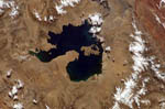 Cratère d'impact Kara-Kul vu depuis l'espace