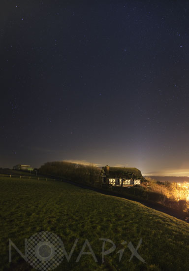 Maison à colombage et ciel étoilé. Etretat 