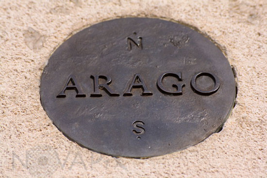 Arago medallion in Paris