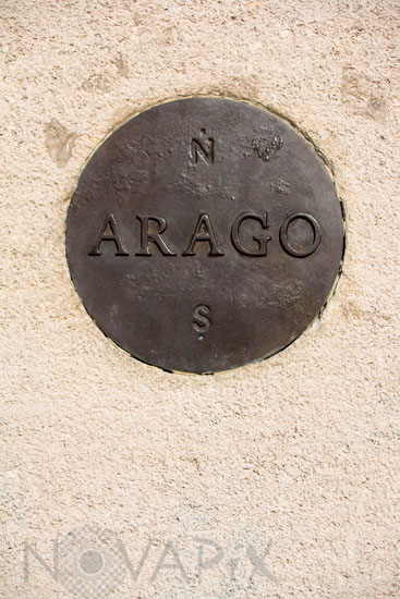 Arago medallion in Paris
