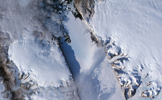Fracture dans le glacier Petermann, Groenland
