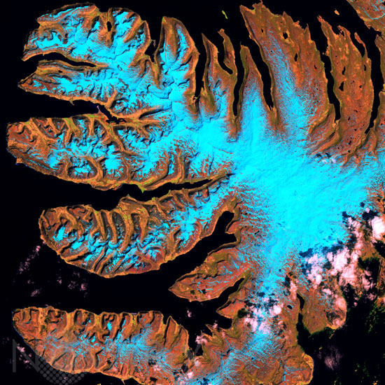 Fjords à  l'ouest de l'Islande par Landsat 7. 06/2000