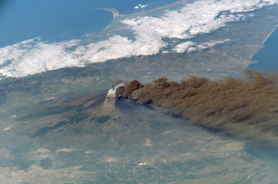 L'Etna (Sicile) vu par ISS 10/2002