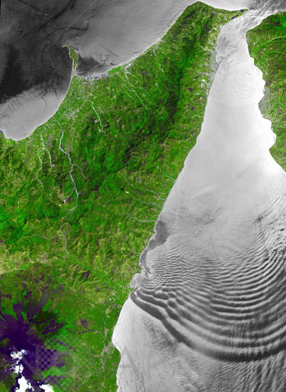 Courant dans le détroit de Messine (Sicile) vu par satellite 