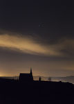 Ciel étoilé et église. Etretat