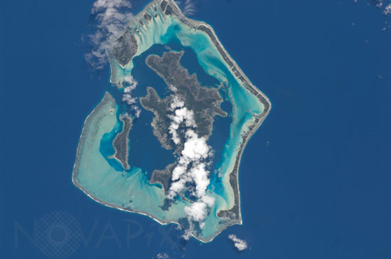 Bora Bora vue de l'espace