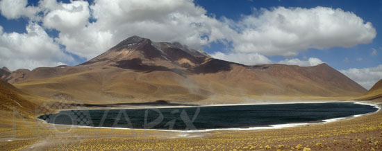Lagune et Cerro Miniques. Chili