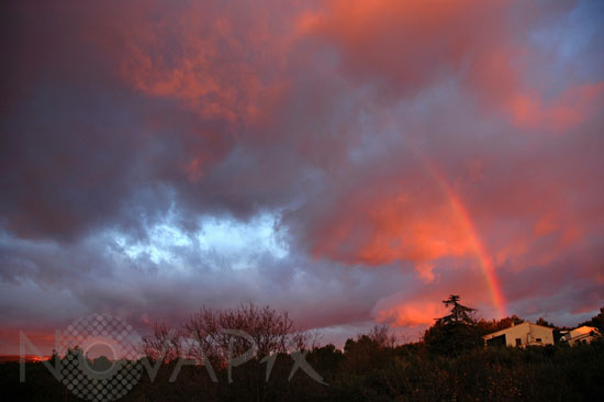Arc-en-ciel observé au lever du Soleil