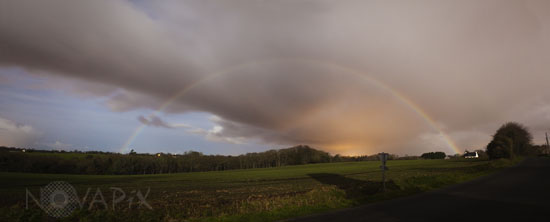 Arc-en-ciel lunaire
