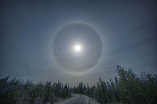 Halo autour de la Lune