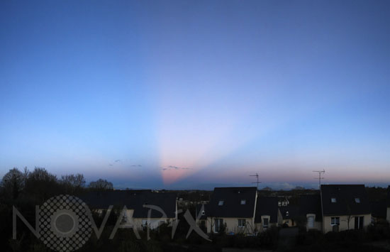 Anticrepuscular rays