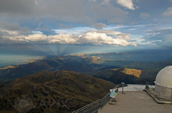 Anticrepuscular rays
