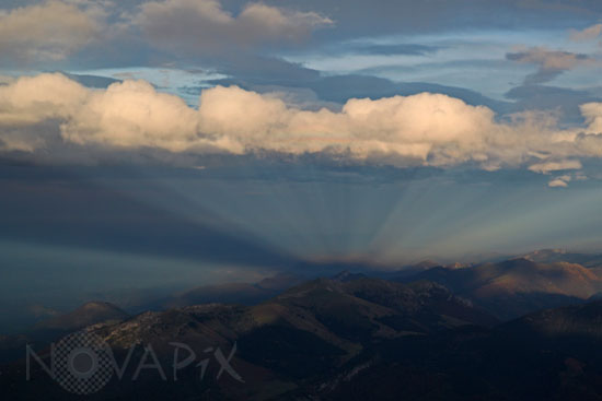 Anticrepuscular rays